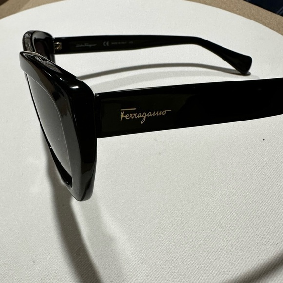 SALVATORE Ferragamo Rectangle Cat Eye Black Sunglasses Gray Anti Reflective UV - Picture 15 of 15